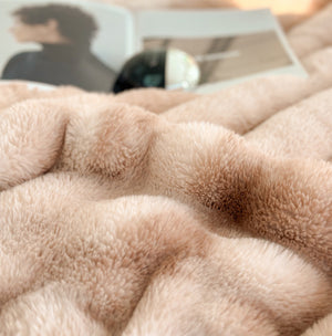 Super Soft Faux Fur Throw Blanket Soft Plush Fluffy Blanket for Couch