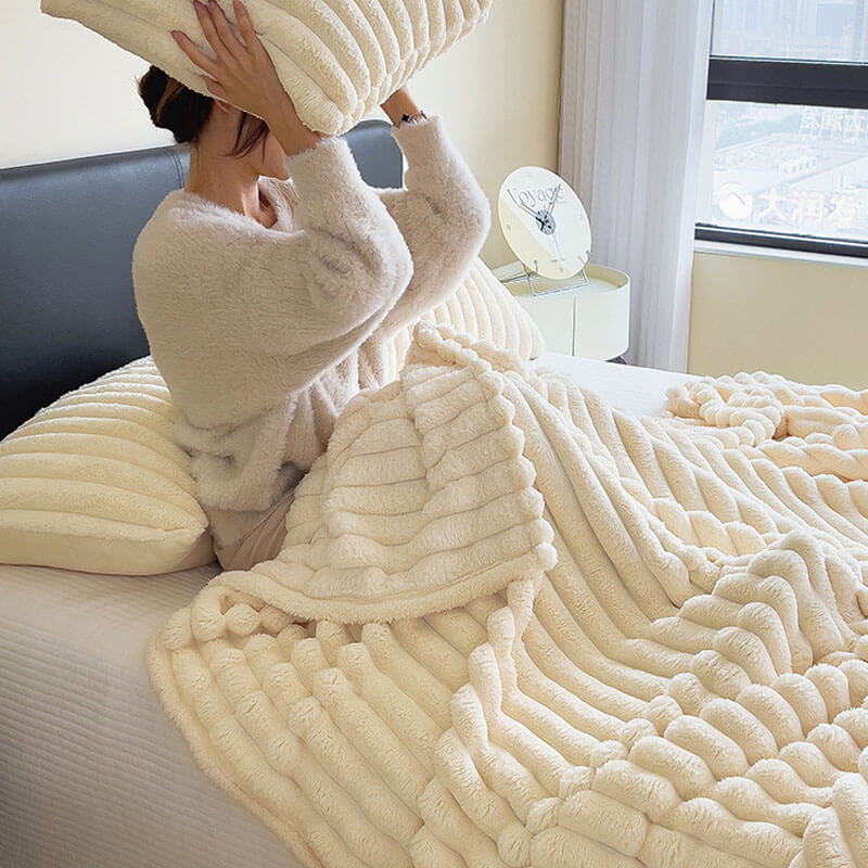 Luxury Jacquard Lattice Faux Fur Throw Blanket, Soft and Warm Thick Furry Throw Blankets - KnitFirst