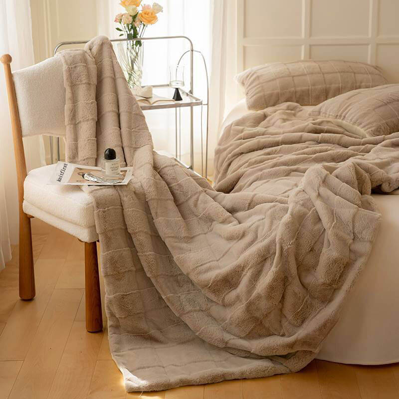 Luxury Jacquard Lattice Faux Fur Throw Blanket, Soft and Warm Thick Furry Throw Blankets - KnitFirst