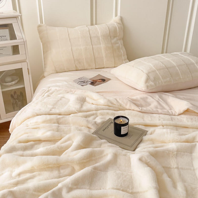 Luxury Jacquard Lattice Faux Fur Throw Blanket, Soft and Warm Thick Furry Throw Blankets - KnitFirst