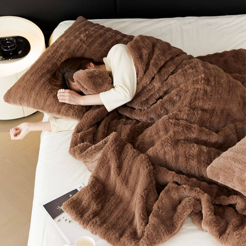 Soft Throw Blanket - Ultra Plush Faux Fur Blanket - KnitFirst