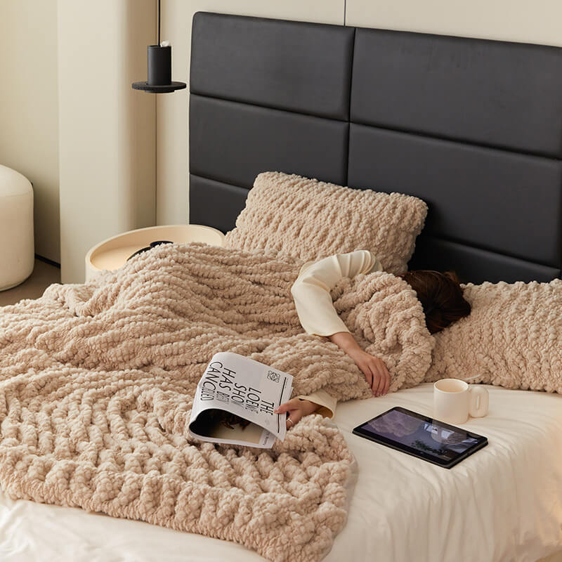 Soft Throw Blanket - Ultra Plush Faux Fur Blanket - KnitFirst