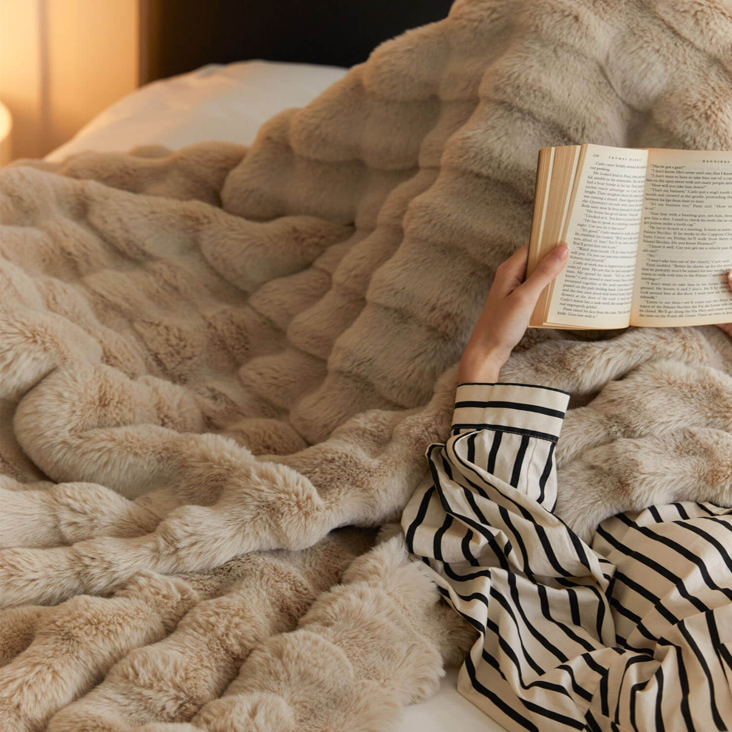 Faux Fur Blanket - Extra Soft Blanket - Machine Washable - KnitFirst