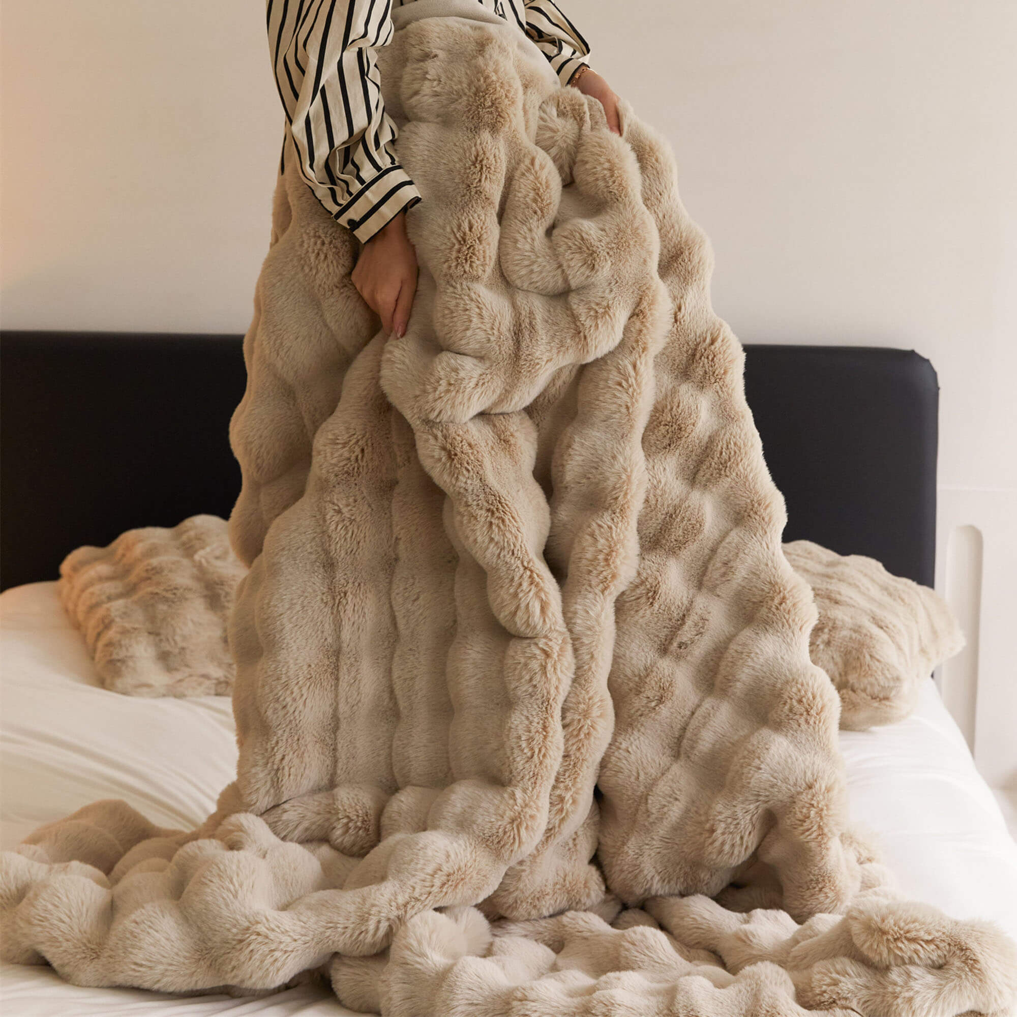 Faux Fur Blanket - Extra Soft Blanket - Machine Washable - KnitFirst