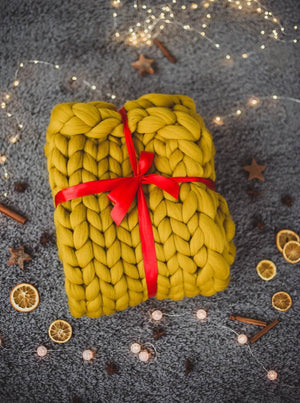 Yellow chunky knitted blanket - KnitFirst