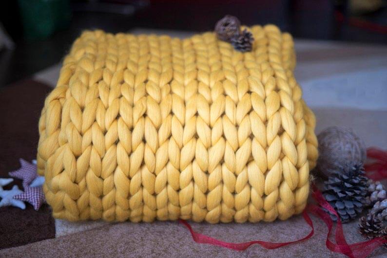 Yellow chunky knitted blanket - KnitFirst